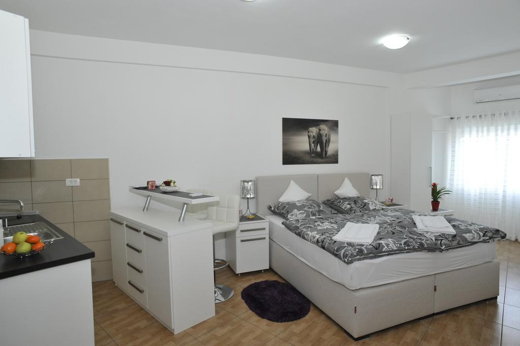 Apartment Jovana Nikšić Стая снимка