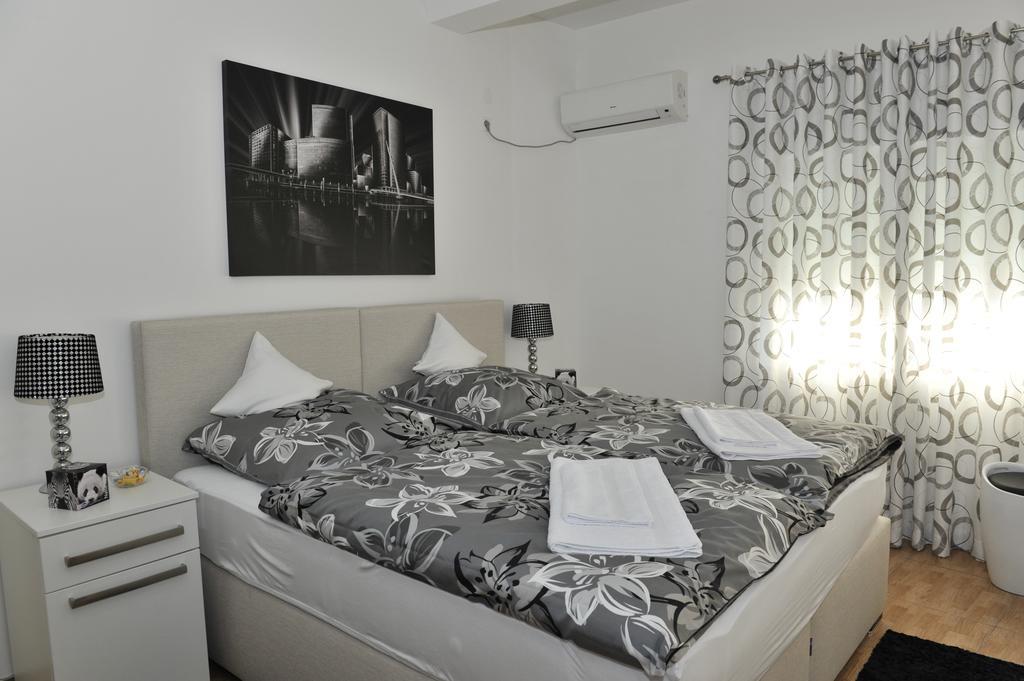 Apartment Jovana Nikšić Стая снимка