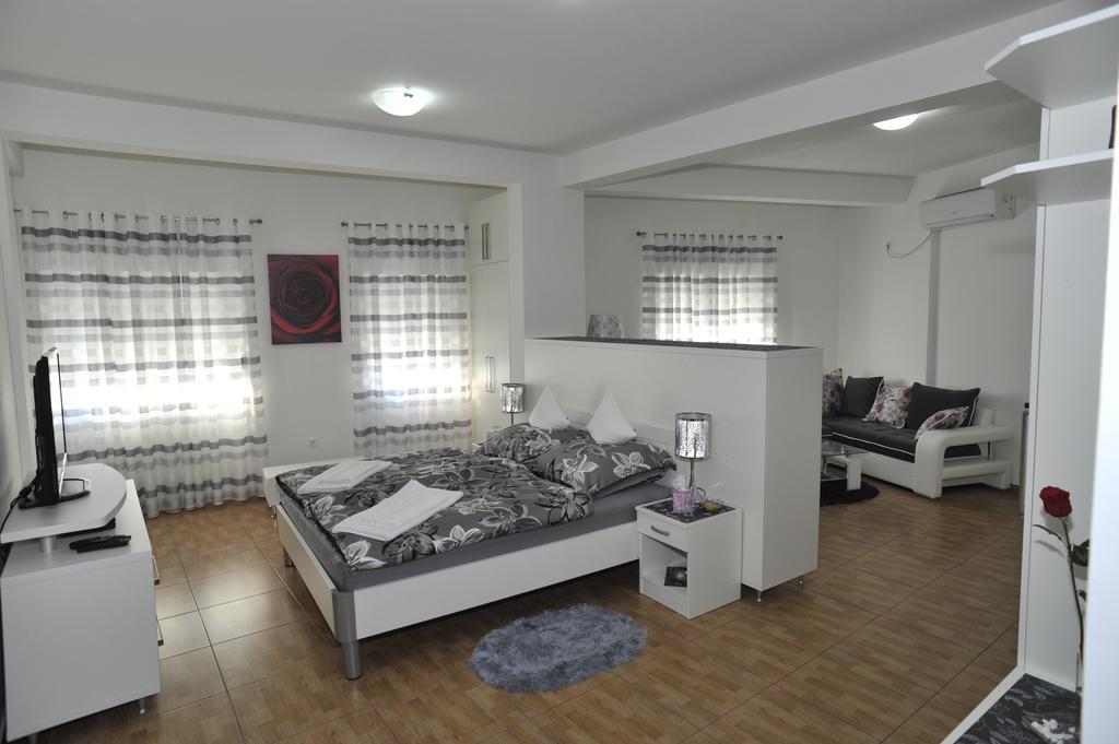Apartment Jovana Nikšić Стая снимка